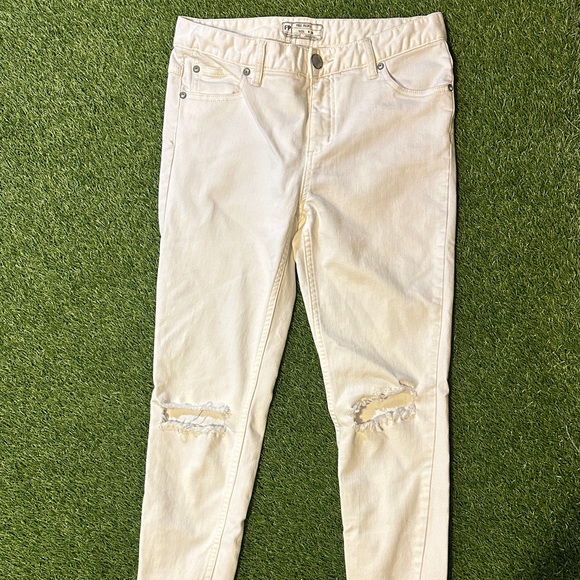Free People Denim - NWOT Free People White Skinny Jeans Size 28